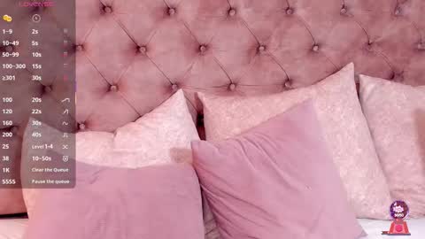 Snapshot of regina_noctixx chatting on 12.04.25 Regina online show from 12.04.25