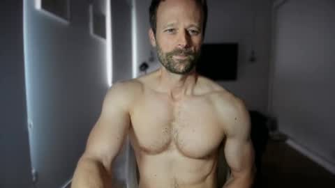 Snapshot of regular_straight_guy chatting on 05.12.26 Campbell online show from 05.12.26