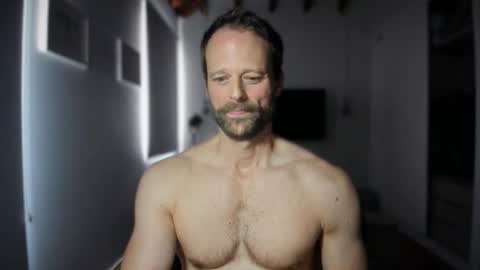 Snapshot of regular_straight_guy chatting on 05.18.26 Campbell online show from 05.18.26
