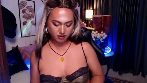 Red Ivy online show from 03.12.25