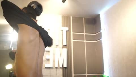 Snapshot of reik_von chatting on 06.22.26 Reik online show from 06.22.26