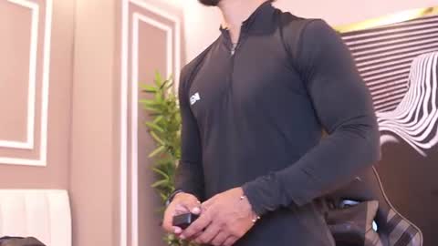 Snapshot of reik_von chatting on 07.18.26 Reik online show from 07.18.26
