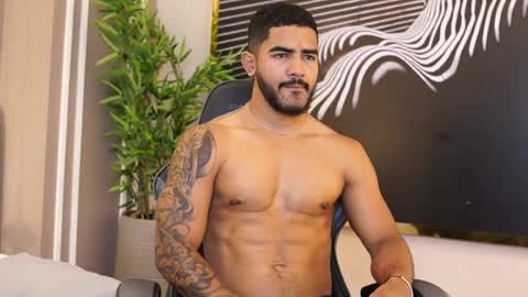 Snapshot of reik_von chatting on 07.25.26 Reik online show from 07.25.26