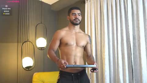 Snapshot of reik_von chatting on 07.30.26 Reik online show from 07.30.26