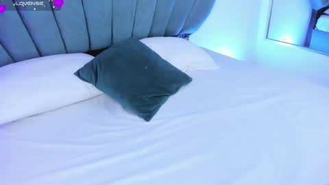 Reika  online show from 10.14.25