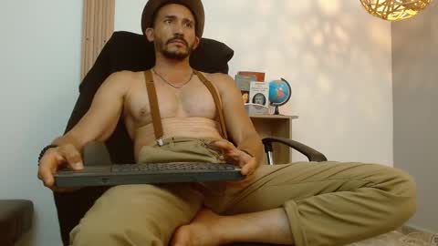 Snapshot of reiko_85_ chatting on 02.06.25 REIKO online show from 02.06.25