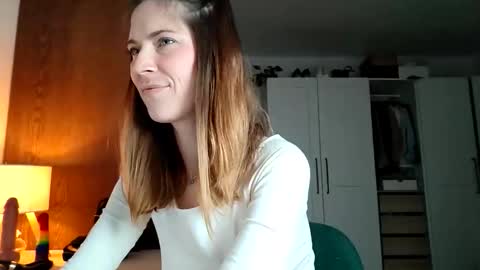 Snapshot of reileyfoxx chatting on 04.13.26 Reiley online show from 04.13.26