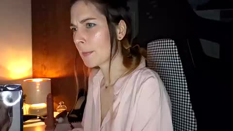 Snapshot of reileyfoxx chatting on 04.19.26 Reiley online show from 04.19.26