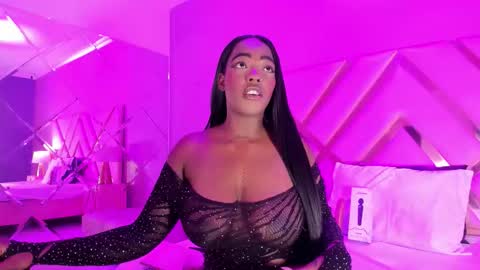 Snapshot of reinamiah chatting on 09.09.25 Miah online show from 09.09.25