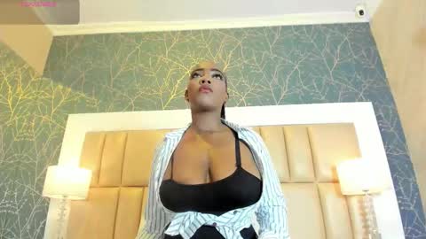 Snapshot of reinamiah chatting on 10.10.25 Miah online show from 10.10.25