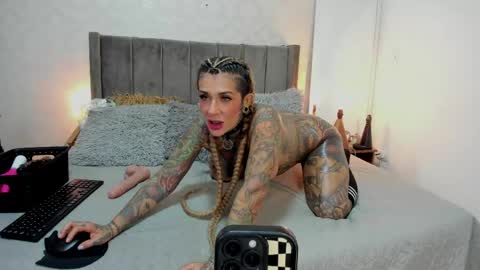 Laura online show from 06.06.26