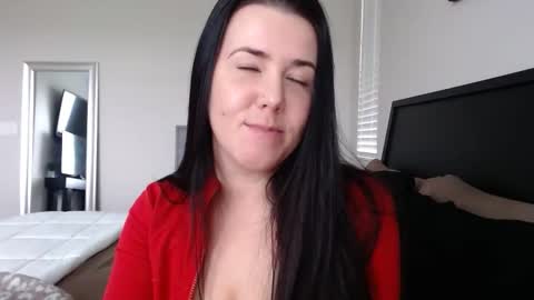 Bella Lively online show from 12.18.25