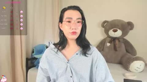 Snapshot of ren_yoonn chatting on 10.01.25 Ren online show from 10.01.25