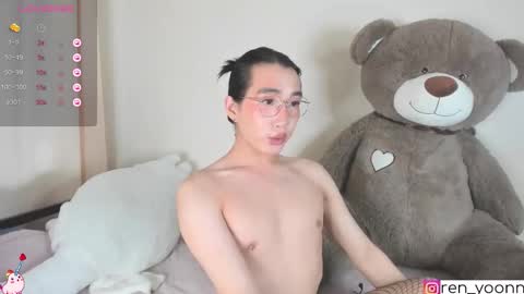 Snapshot of ren_yoonn chatting on 10.13.25 Ren online show from 10.13.25