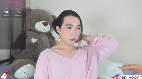 Snapshot of ren_yoonn chatting on 10.31.25 Ren online show from 10.31.25