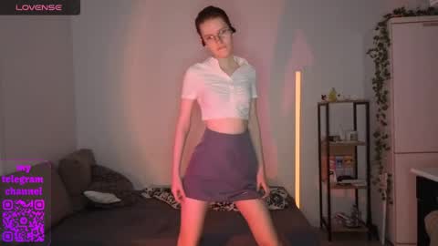 Claire online show from 04.23.26