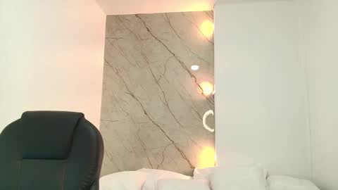 Snapshot of renata_reyes11 chatting on 03.04.25 Renata  online show from 03.04.25