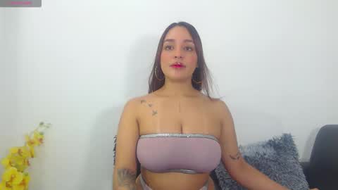 renatabrownn28 online show from 04.14.26