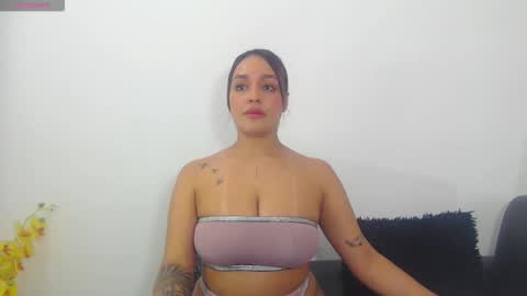 renatabrownn28 online show from 04.25.26