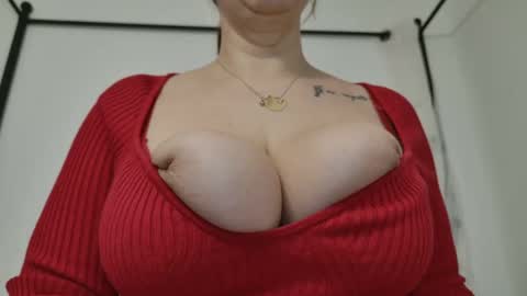 Snapshot of renattabigboobs chatting on 02.24.25 Renatta online show from 02.24.25