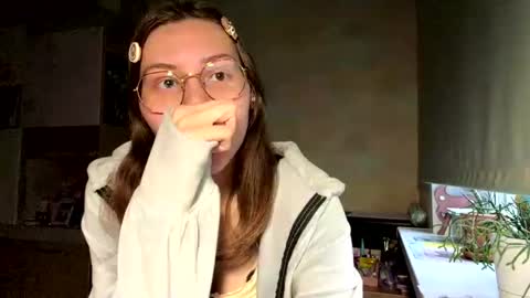 Mia online show from 04.21.26