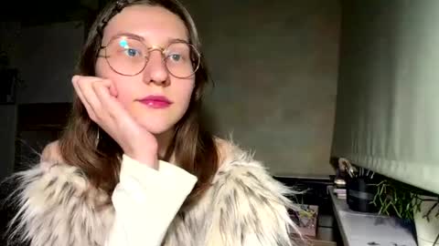 Mia online show from 04.22.26