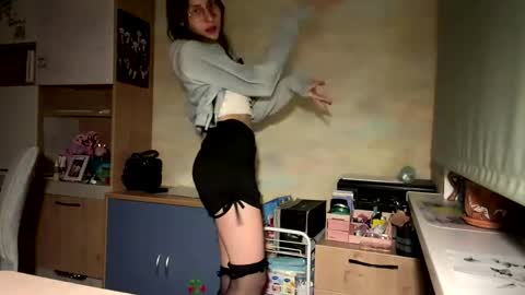 Mia online show from 04.29.26