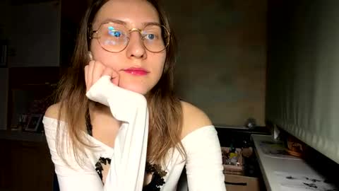 Mia online show from 04.30.26