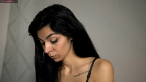 Snapshot of reneevoss chatting on 12.19.25 Rena online show from 12.19.25