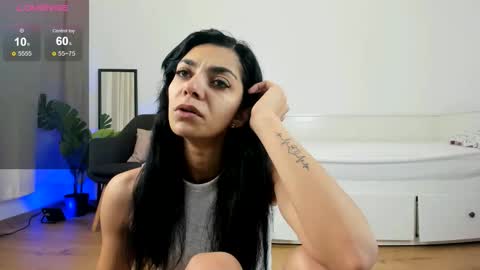 Snapshot of reneevoss chatting on 01.19.26 Rena online show from 01.19.26