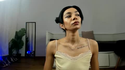 Snapshot of reneevoss chatting on 03.05.26 Rena online show from 03.05.26