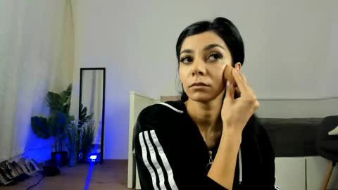 Snapshot of reneevoss chatting on 03.16.26 Rena online show from 03.16.26