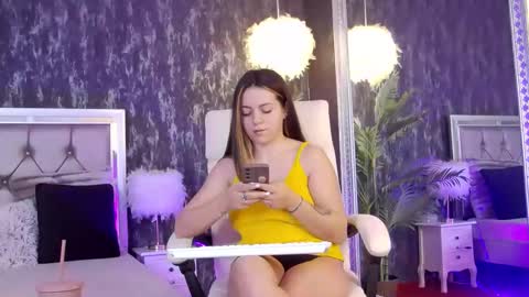 Snapshot of renesmesweet chatting on 01.12.26 renesmesweet online show from 01.12.26