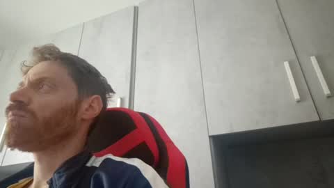 Snapshot of rerauld4 chatting on 04.12.26 Raul online show from 04.12.26