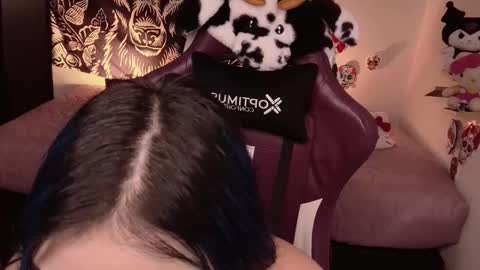 Snapshot of revenmiller_ chatting on 10.08.25 Reven online show from 10.08.25