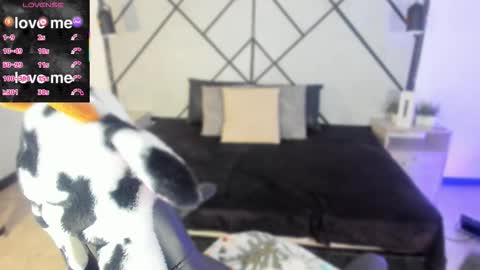 Snapshot of revenmiller_ chatting on 11.17.25 Reven online show from 11.17.25