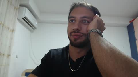 Snapshot of revivedunknown chatting on 09.11.25 Chris online show from 09.11.25