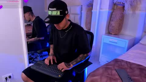 Snapshot of reybigxxx chatting on 02.24.26 Rey online show from 02.24.26