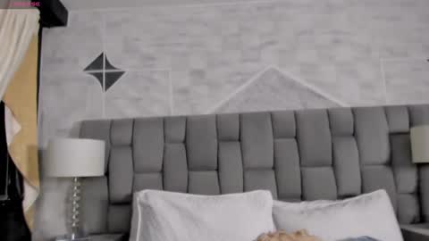 Riana online show from 01.15.25