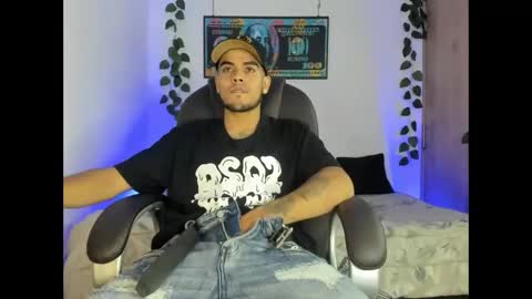 Snapshot of riancum chatting on 02.24.25 juan online show from 02.24.25