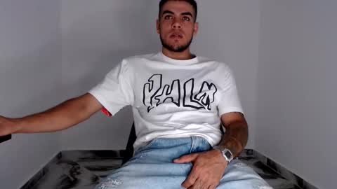 Snapshot of riancum chatting on 11.18.25 juan online show from 11.18.25