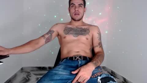 Snapshot of riancum chatting on 12.18.25 juan online show from 12.18.25