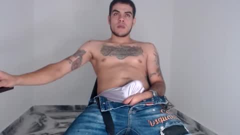 Snapshot of riancum chatting on 12.19.25 juan online show from 12.19.25