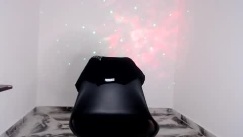 Snapshot of riancum chatting on 12.20.25 juan online show from 12.20.25