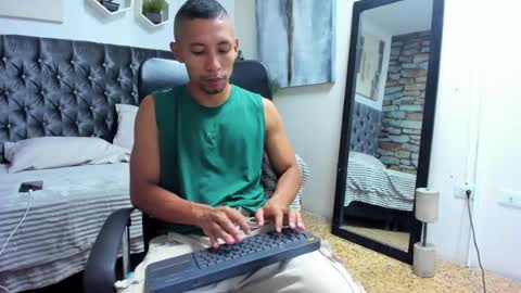 Snapshot of richar_voller chatting on 05.13.26 richar_voller online show from 05.13.26