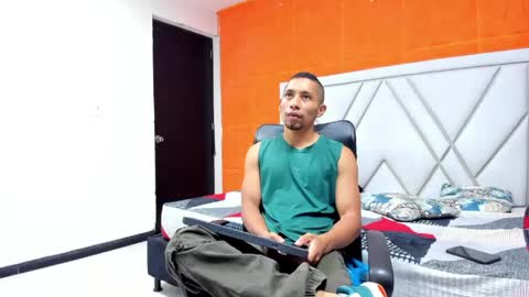 Snapshot of richar_voller chatting on 05.18.26 richar_voller online show from 05.18.26