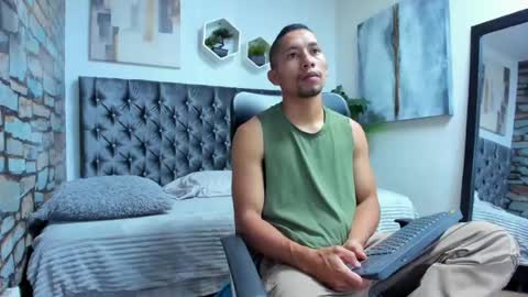 Snapshot of richar_voller chatting on 05.20.26 richar_voller online show from 05.20.26