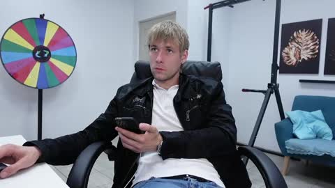 RICHARD HARDS online show from 06.03.26