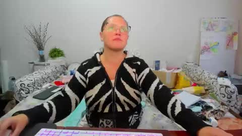 Anna - not anna - right Anna  online show from 12.15.25