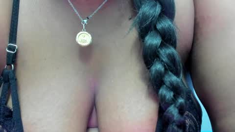 Snapshot of rihanna_abiodun chatting on 12.24.24 Rihanna Abiodun online show from 12.24.24